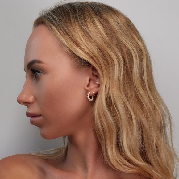 Pearl hoop earrings, gold hoop earring, pearl bridal earring, - Picture 8 of 9